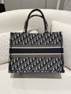 DIOR Medium Book Tote Blue Dior Oblique Embroidery