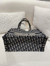 DIOR Medium Book Tote Blue Dior Oblique Embroidery