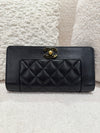 CHANEL Detailed CC Logo Wallet Calfskin Black