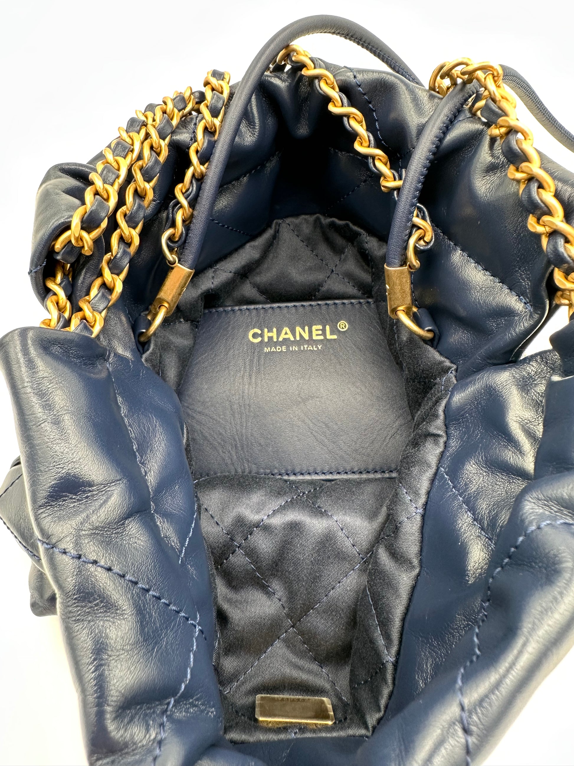 The Ultimate Chanel 22 Bag Review - Is This The New It-Bag? - CLOSS FASHION